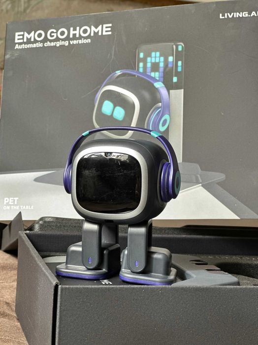 Розумний робот EMO Go Home Living AI ємо-робот