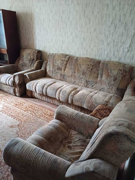 Продам СВОЮ 2 - кімнатну квартиру разом з ділянкою та приміщеннями