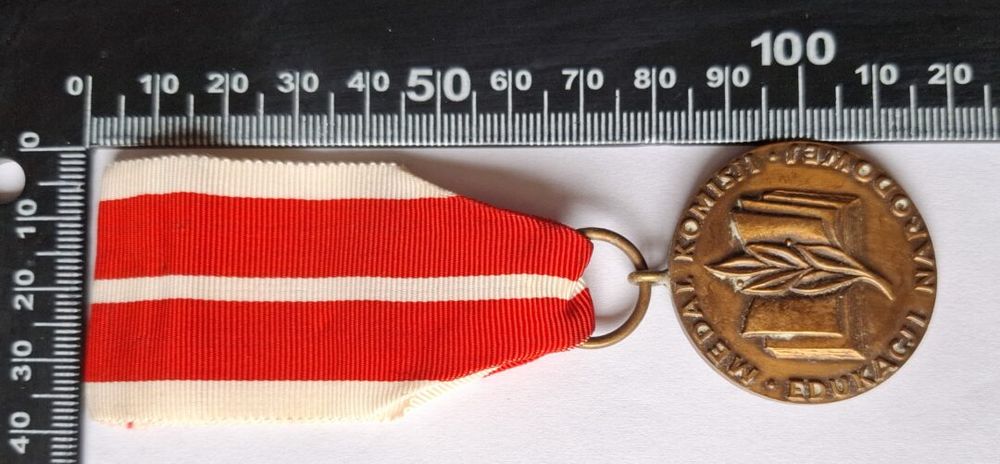 Stary medal odznaczenie komisji edukacji narodowej