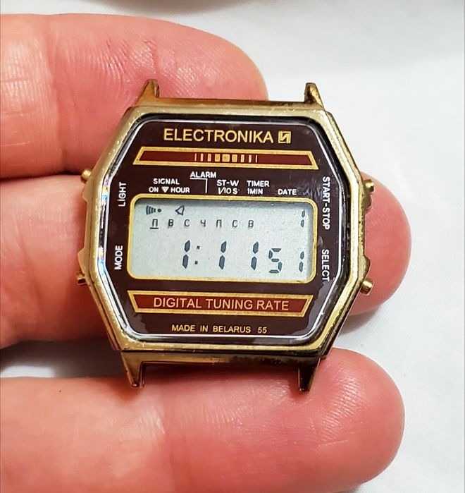 Продам часы Электроника в жёлтом корпусе на ходу марка  периода ссср