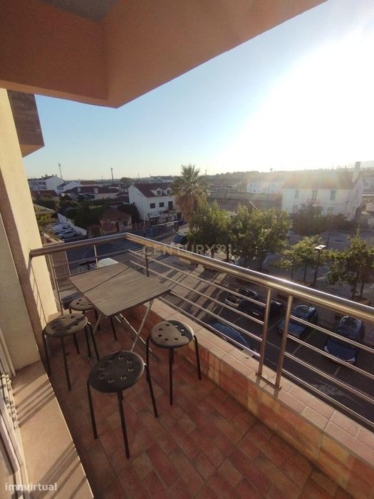 Apartamento T3 Como Novo com Garagem – Junto à Estação de Comboios do