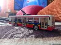 Іграшка тролейбус