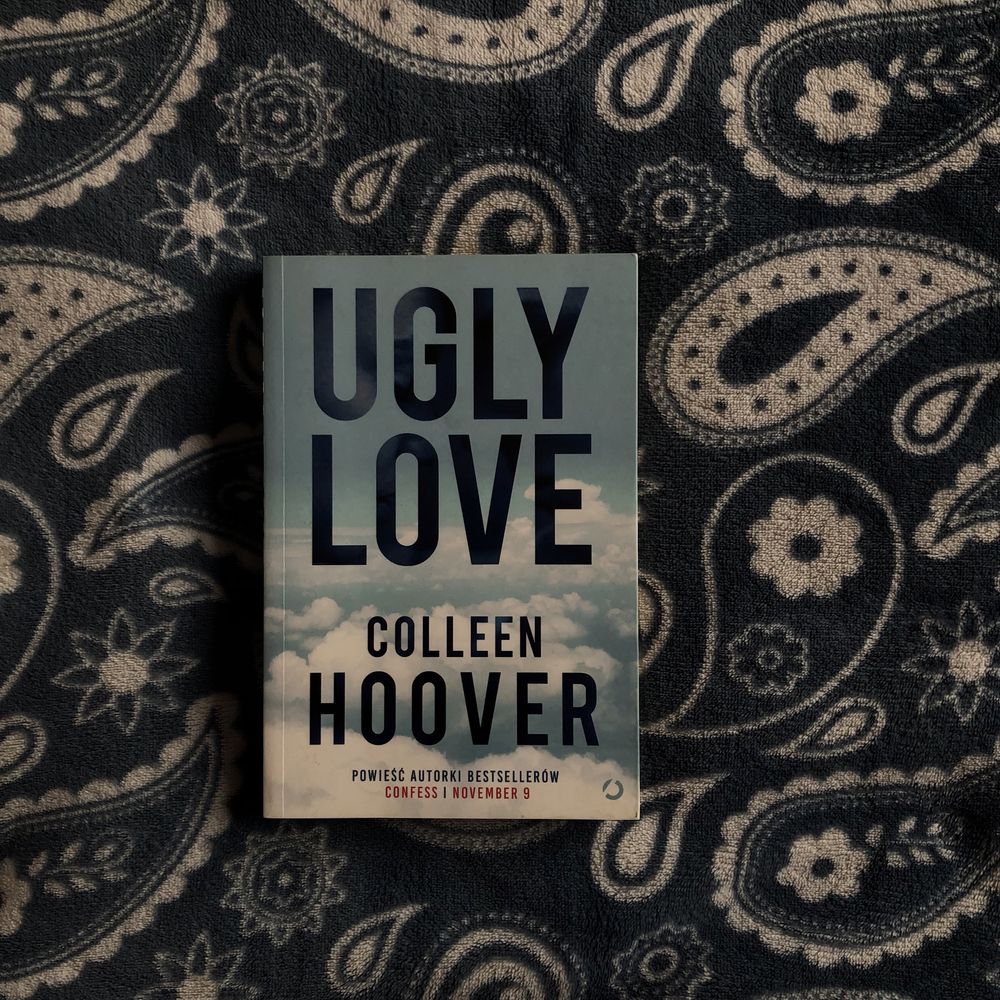 książka „Ugly love” Colleen Hoover