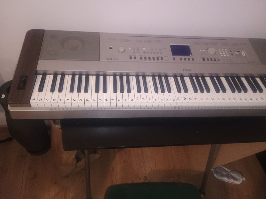 Piano Yamaha DGX-640