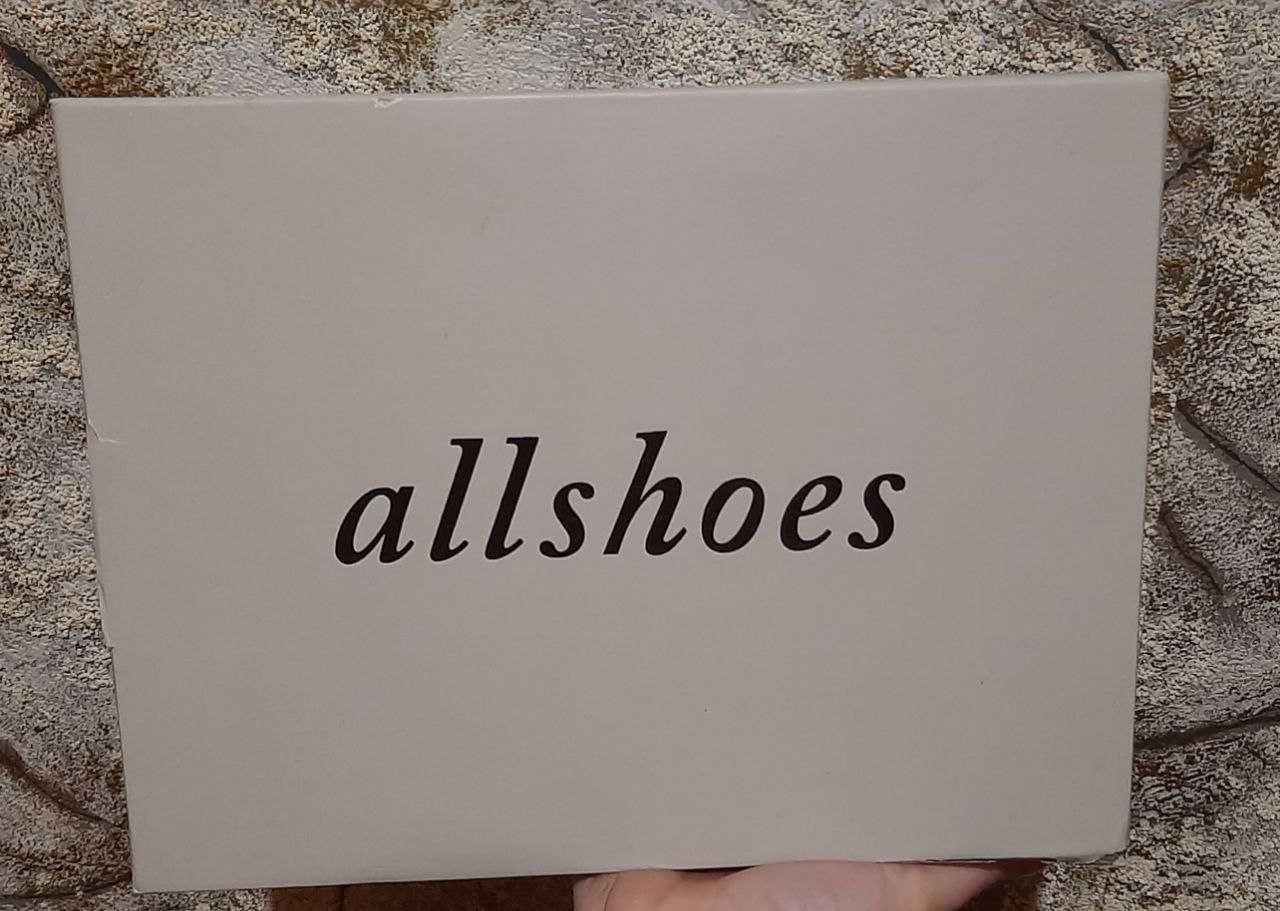 Красивые кожаные женские кроссовки от бренда Allshoes.