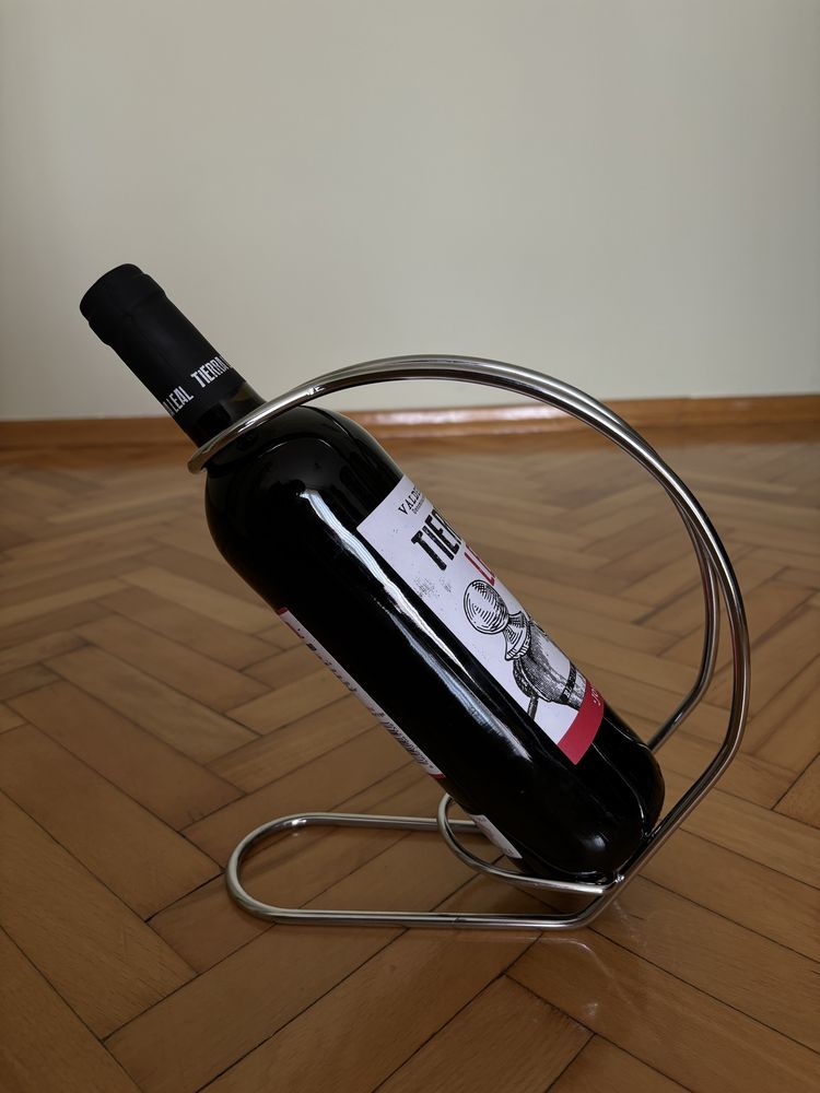 Stojak i nalewak do wina