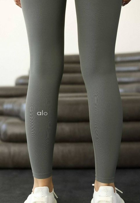 Продам Легенси Alo Yoga Нові .Гарний колір.Орігінал