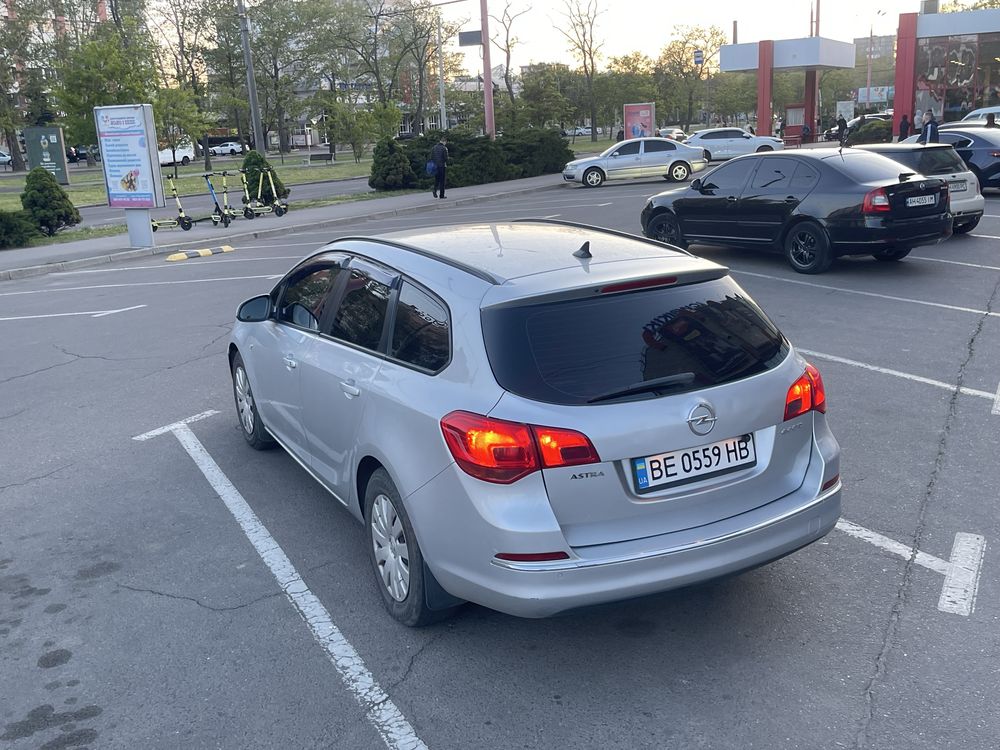 Opel Astra J 2013 рік 1,7 дизель