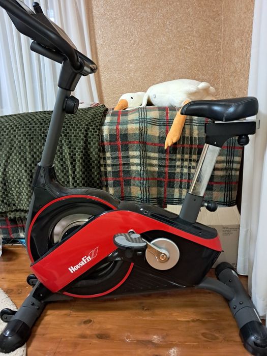 Продам велотренажер в ідеальному стані HousFit