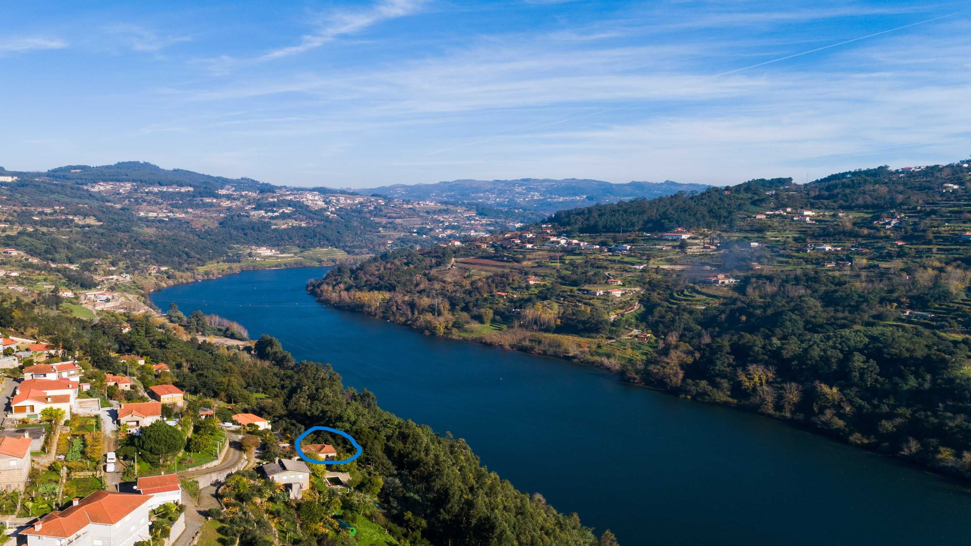 Lote com projeto aprovado renovação de vivenda c/piscina e vista Douro