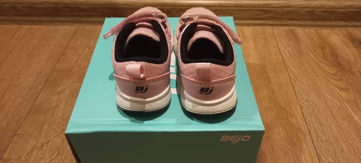 Adidaski Bejo r.22