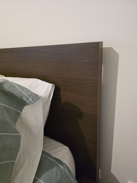 Estrutura de cama MALM c/ 4 gavetões e colchão