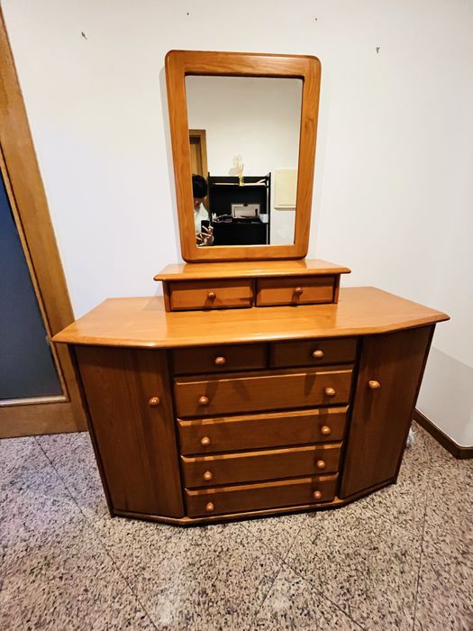 Comoda em madeira maciça de madeira  de cerejeira