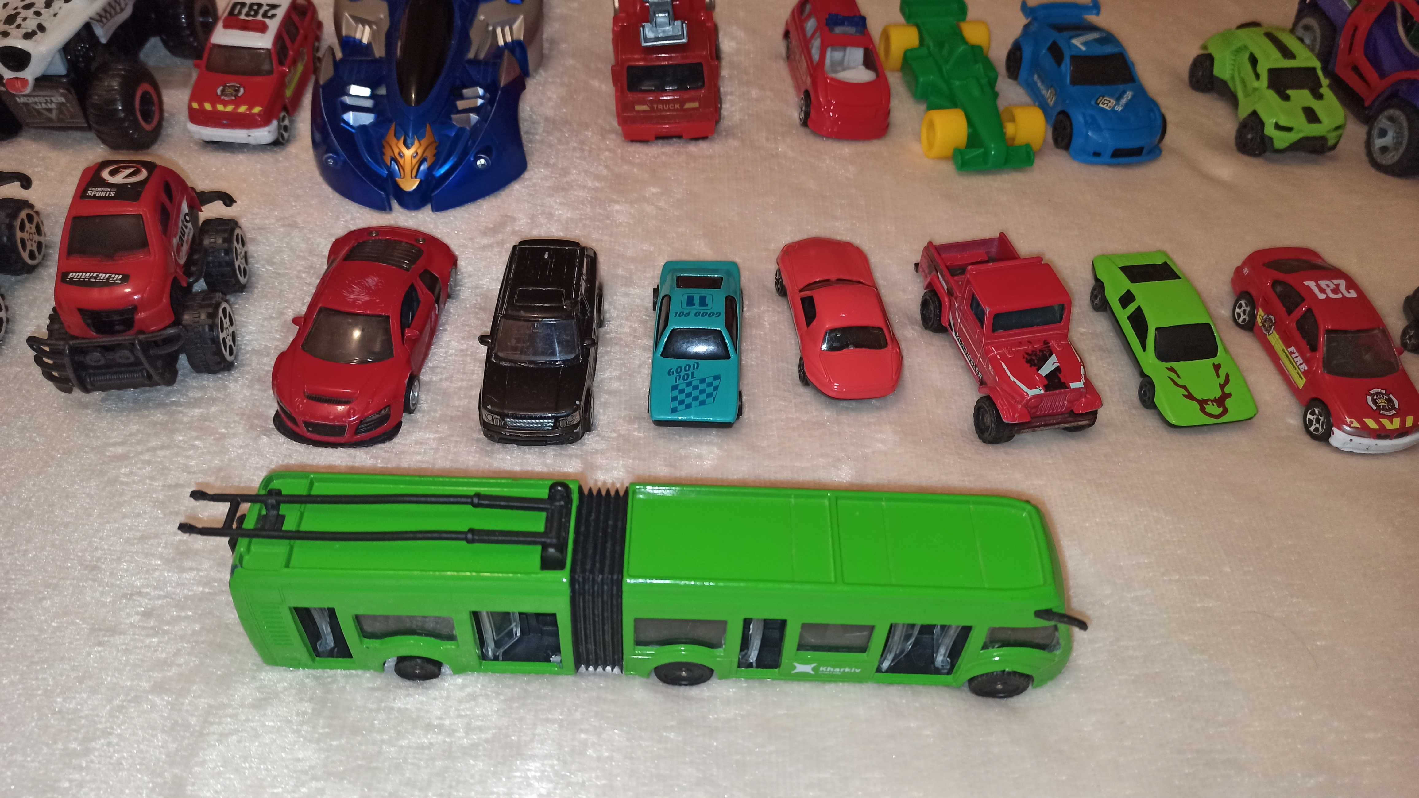 Машинки игрушечные разные 40 штук