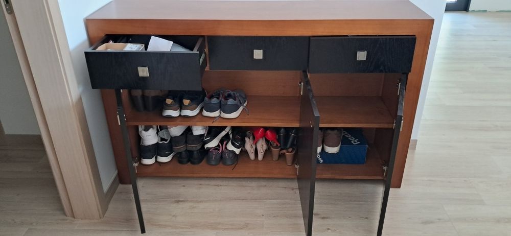 Sapateira em cerejeira e wengue