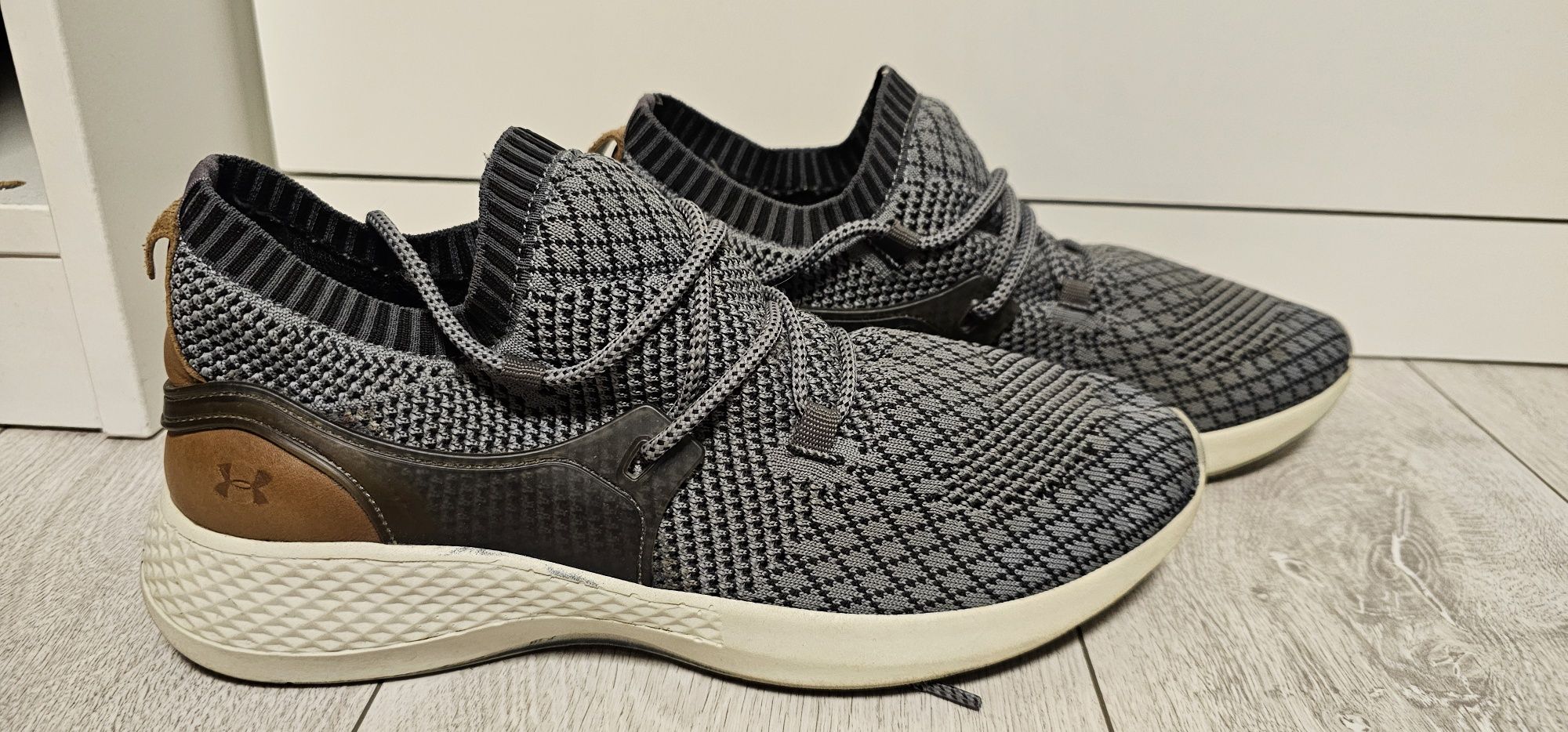 UNDER ARMOUR buty sportowe męskie rozmiar 45 wkładka 28cm
