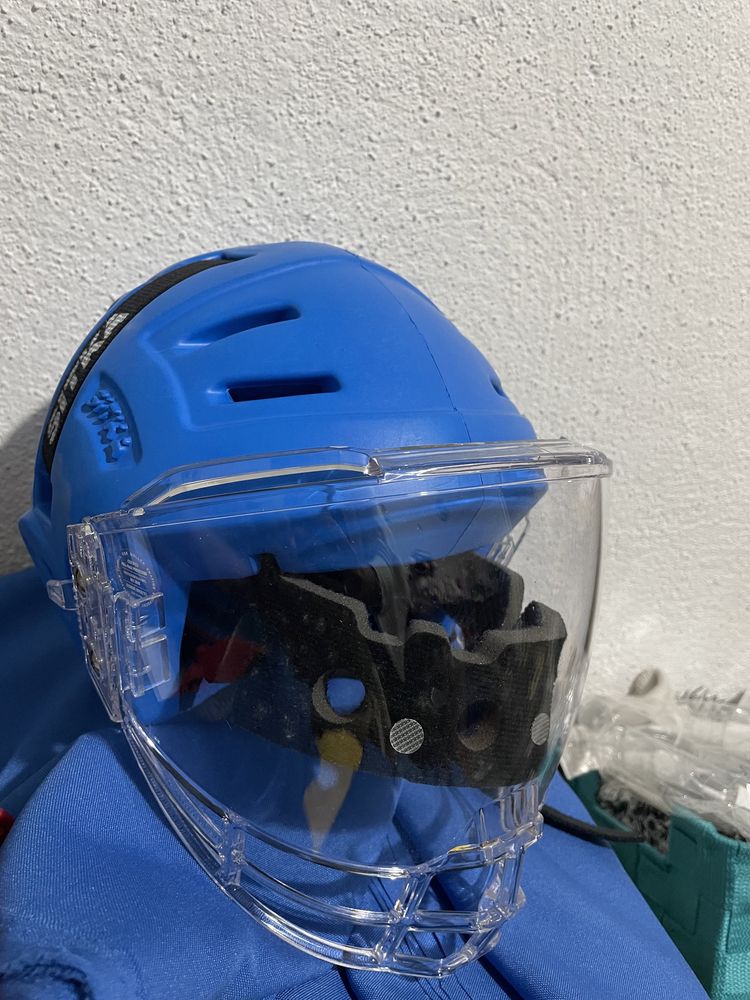 Capacete hóquei novo