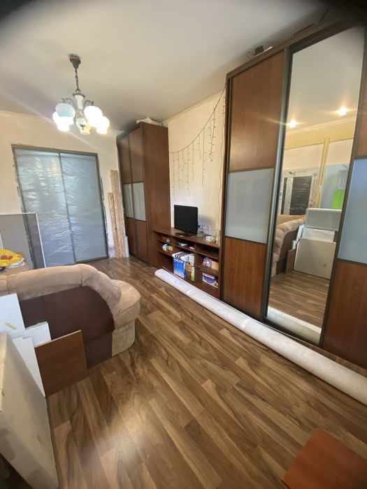 Продаю двокімнатну квартиру з автономним опаленням!