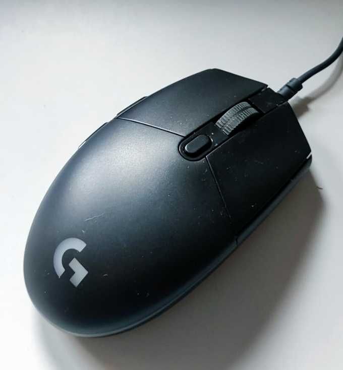 Logitech G203 LIGHTSYNC RGB de 6 botões