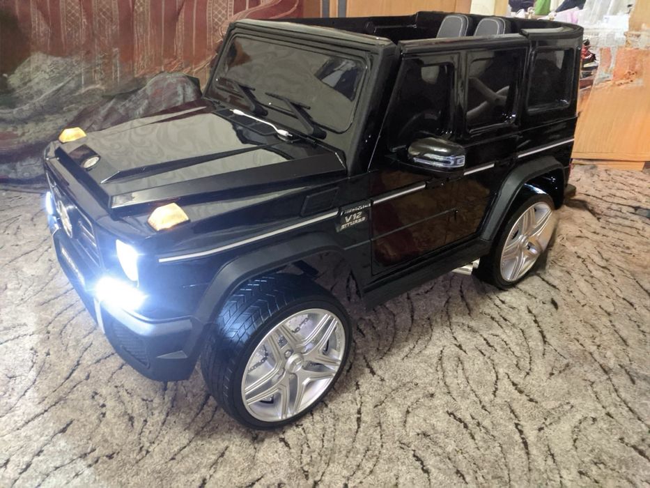 Дитячий електромобіль