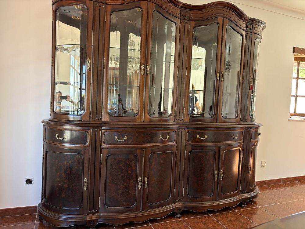 Movel sala de jantar/ cristaleira em cerejeira iluminada