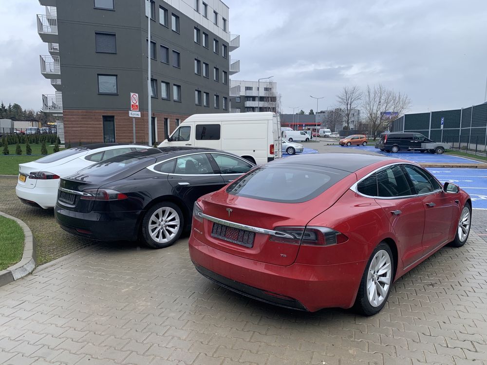 Tesla s в наличии. 4 авто. Возможен заказ других авто.