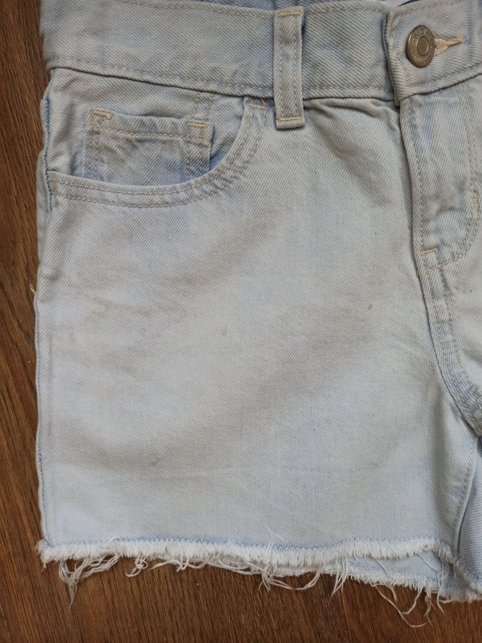 Продам джинсовы шорты на девочку фирмы OLD NAVY 10-12  лет.