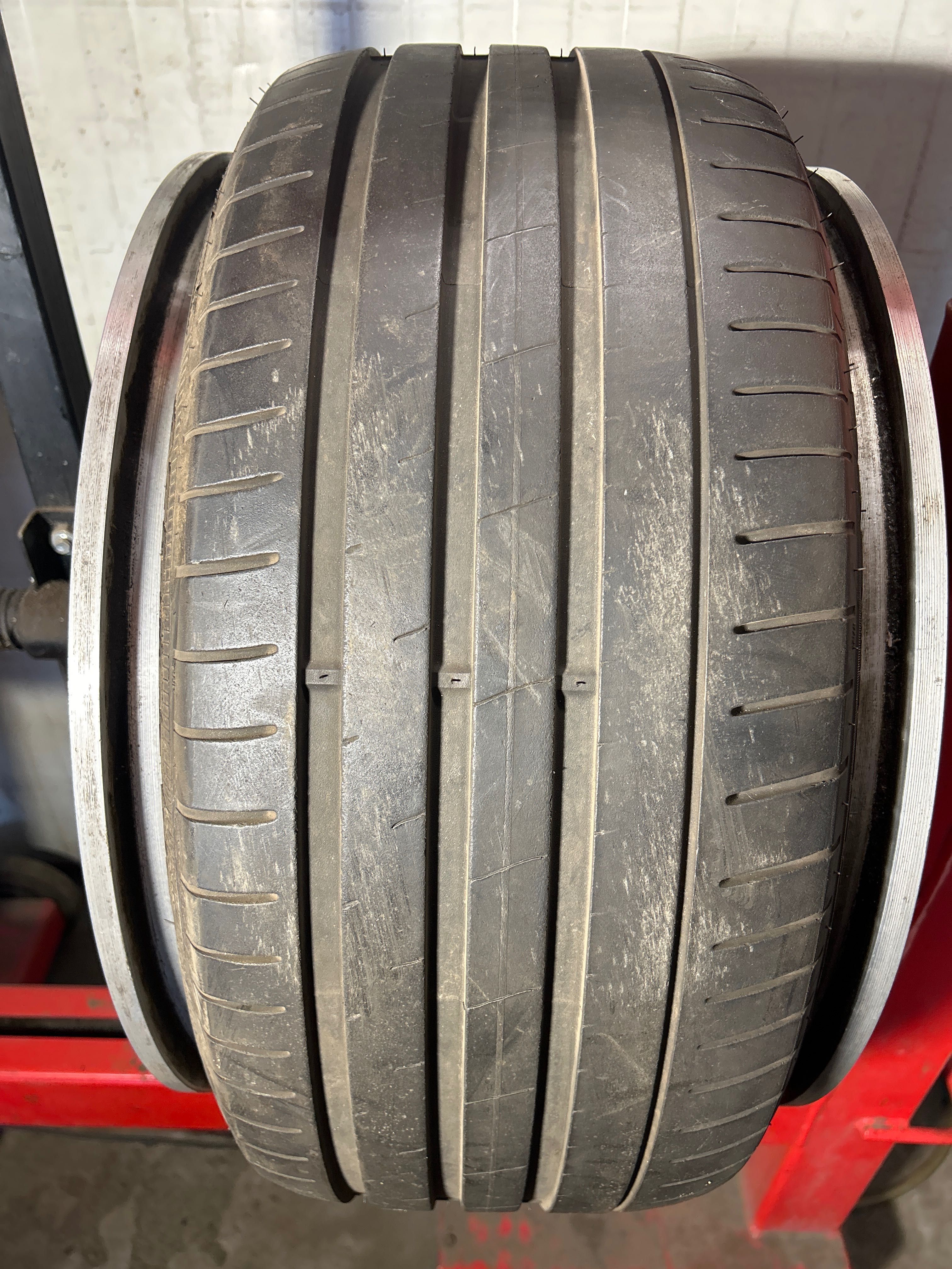 Apollo Aspire 4G 235/40/18 95Y