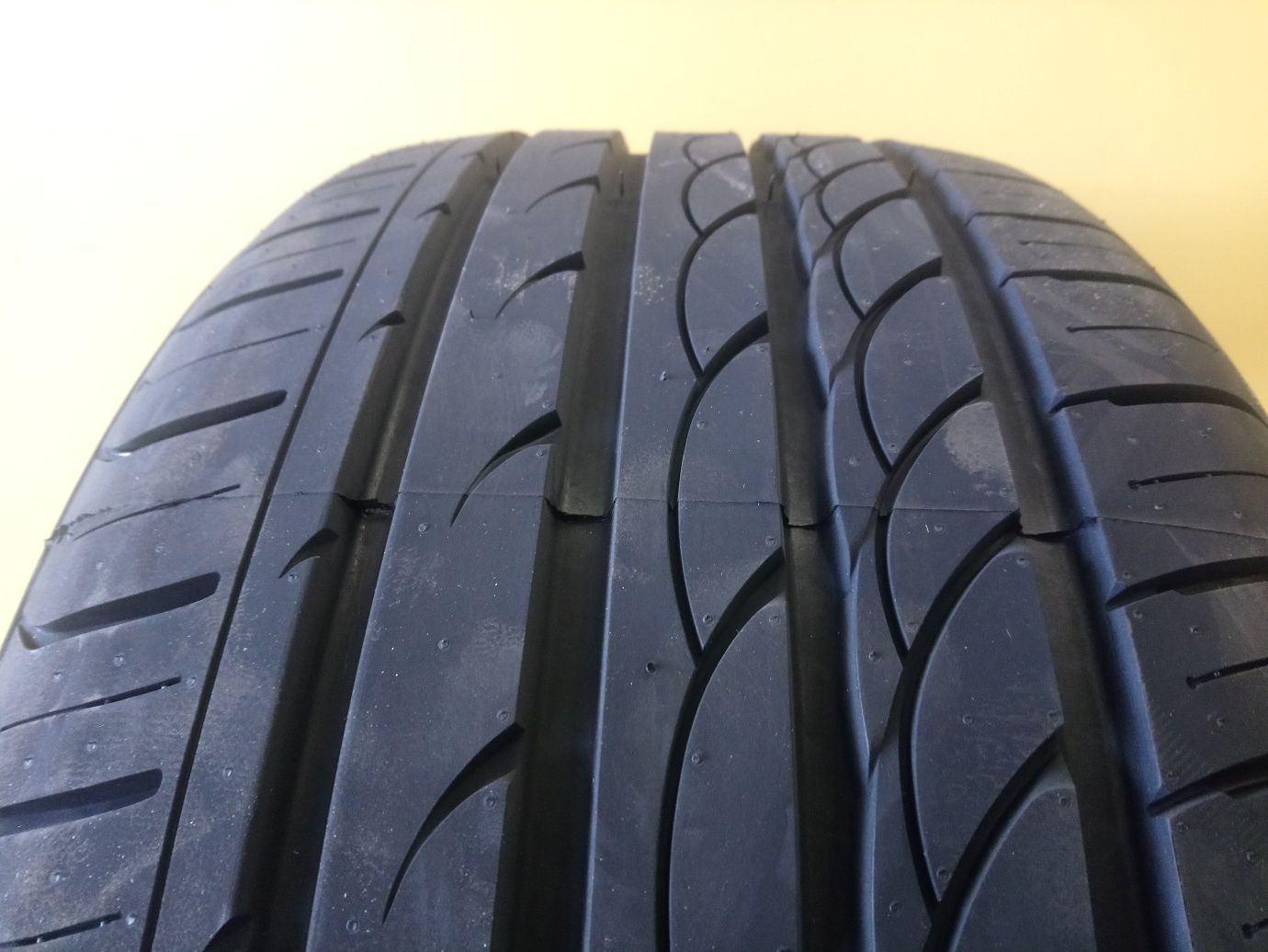 Opony NOWE letnie firmy RADAR 255/35R20