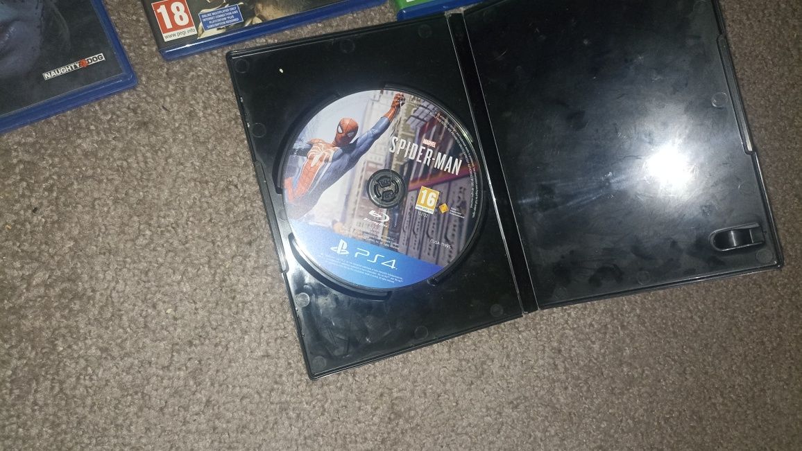 PS4 1 TB com acessórios