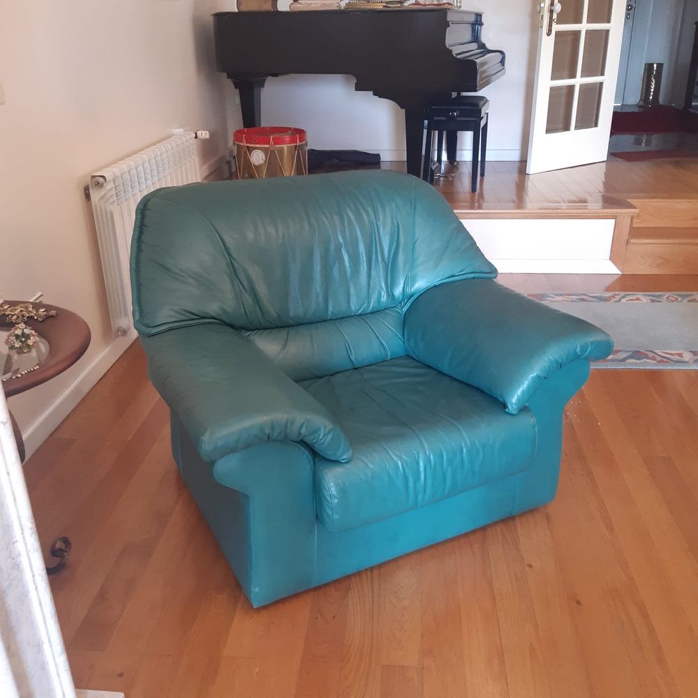 Jogo de 3 sofas em pele semi novos