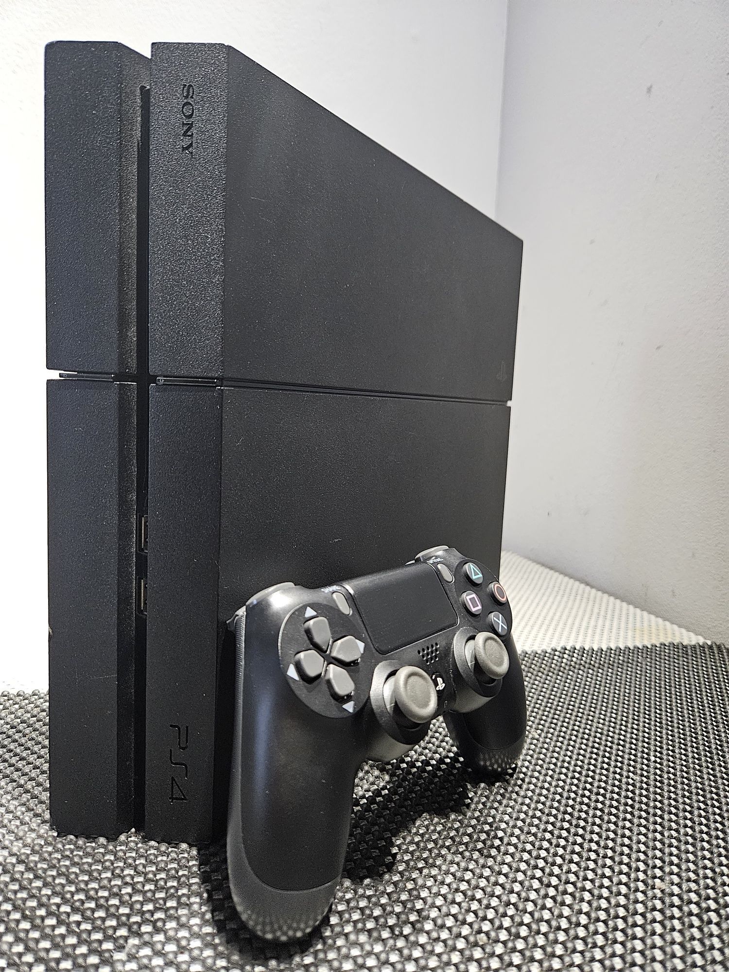 Ps4 com comando , como nova