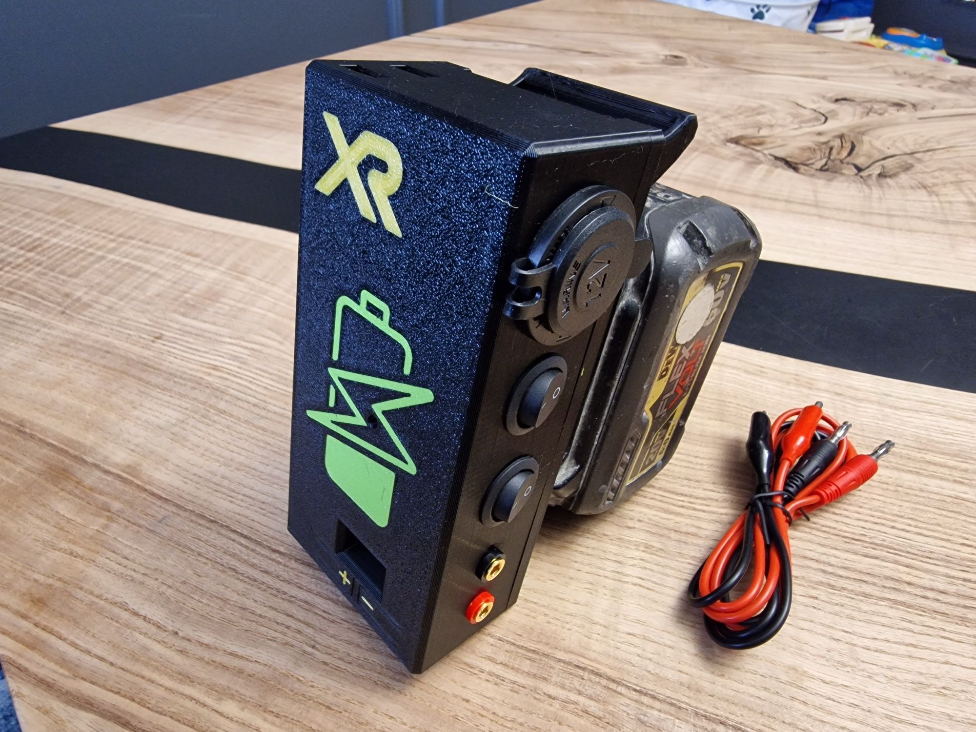 Powerbank Dewalt adapter z gniazdem zapalniczki USB