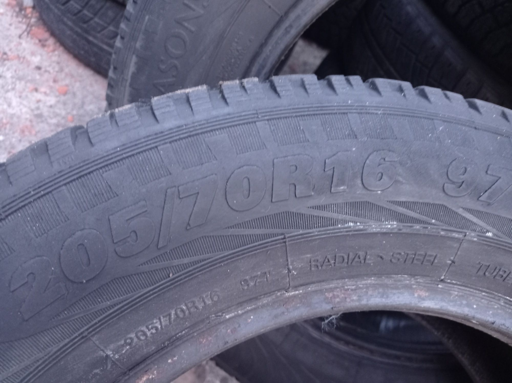 Шини Нива 205/70R16 ROSAVA AS-701. 2шт. Всесезонка.