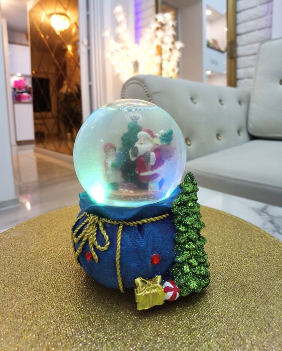 Kula śnieżna Pozytywka Święty Mikołaj ze światłem