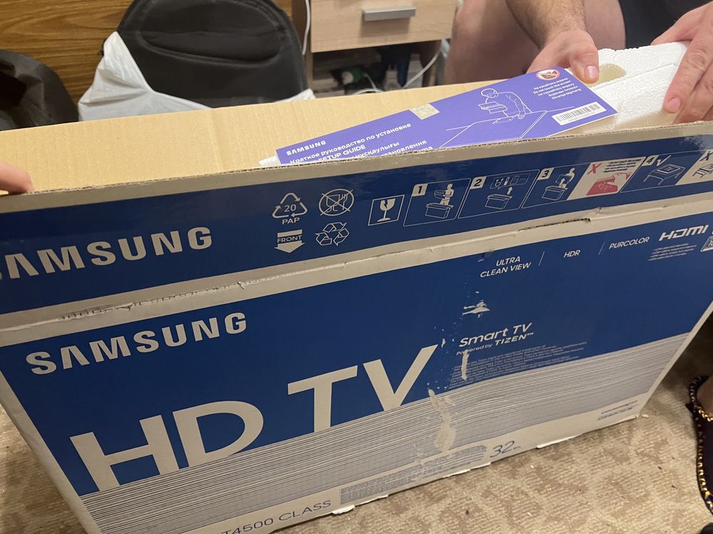 Телевізор Samsung  4 series 32" HD Smart TV T4500