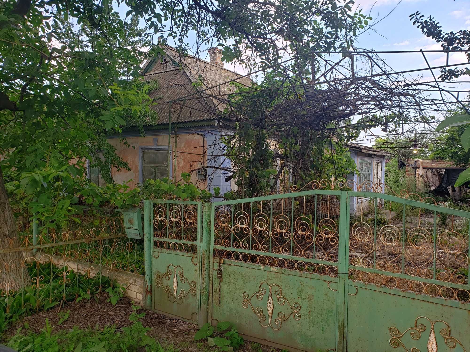 Продам участок(22 сотки) с домом в с. Маяки (улица Осетяна)
