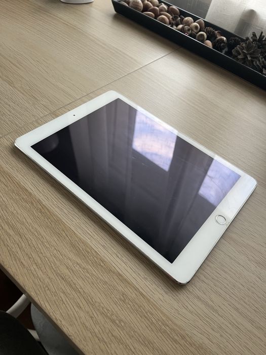 Tablet Apple AiR 2 32 GB model A1566 Port Ładowania Uszkodzony