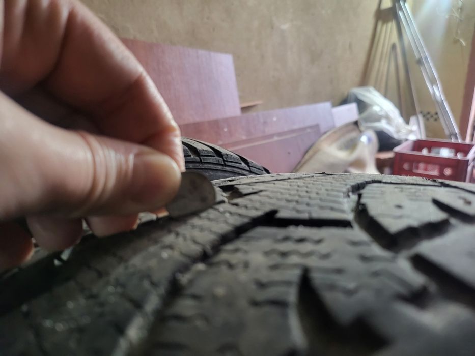 Продам резину 235/55R17 2шт. зима