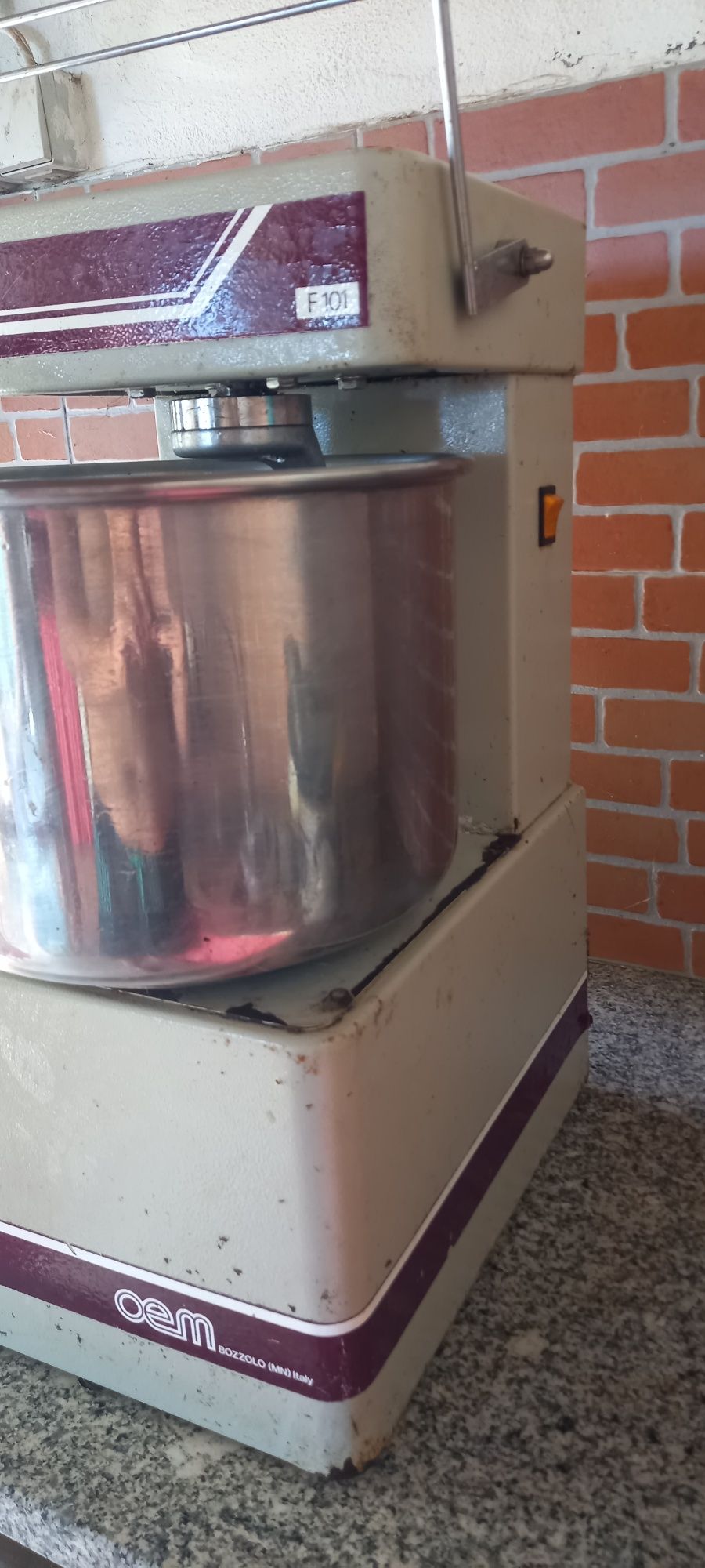 Máquina rotativa de amassar pão e filhós