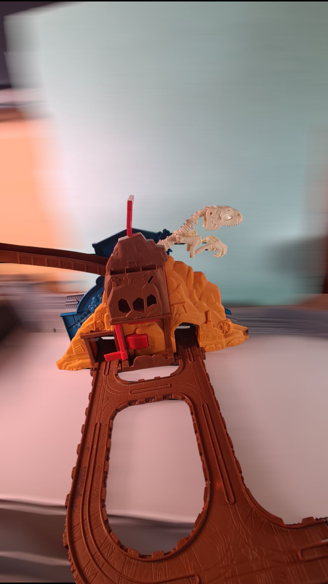 Tomek i Przyjaciele – Roaring Dino Run – zestaw z dźwiękiem i ruchem