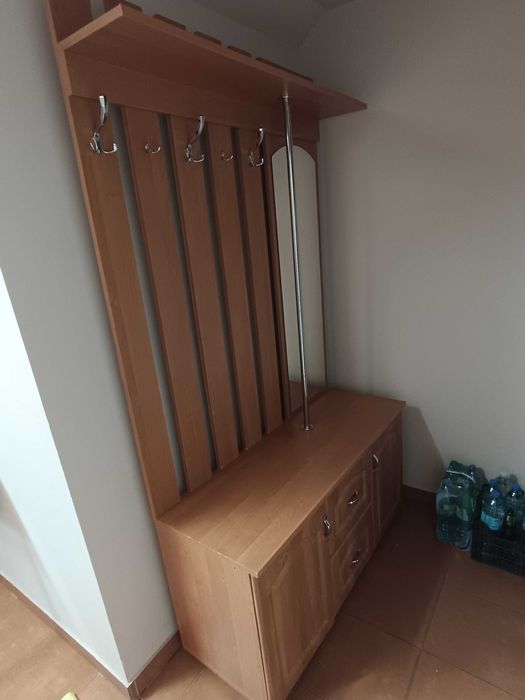 Szafka - garderoba do przedpokoju z lustrem