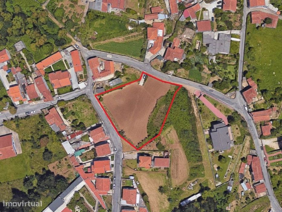 Terreno Plano para Uma ou Várias Mora...