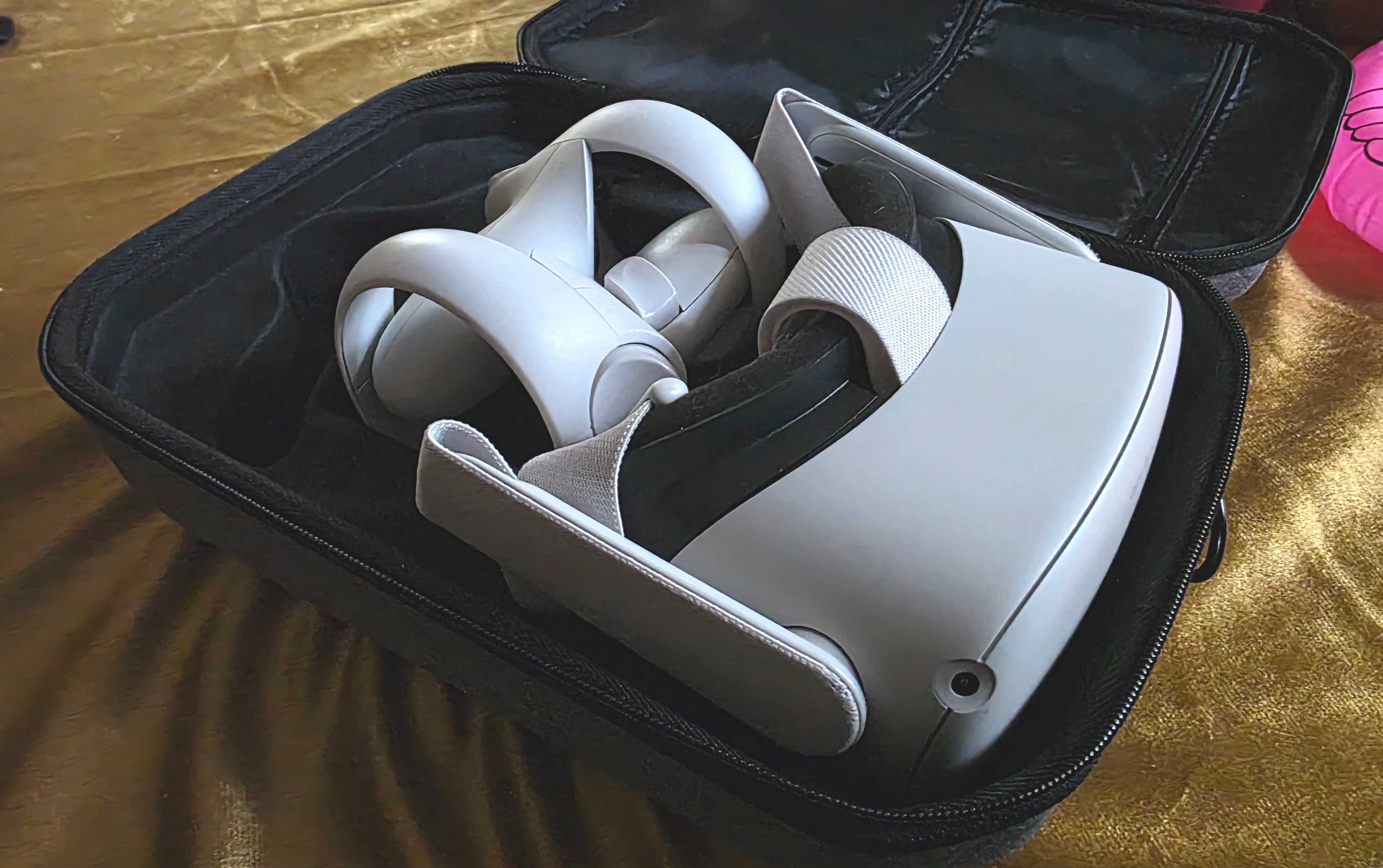 Gogle Oculus Quest 2 - pełny komplet + dedykowany futerał