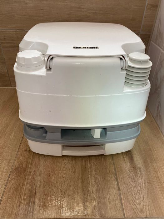 Toaleta Porta Potti Qube 145