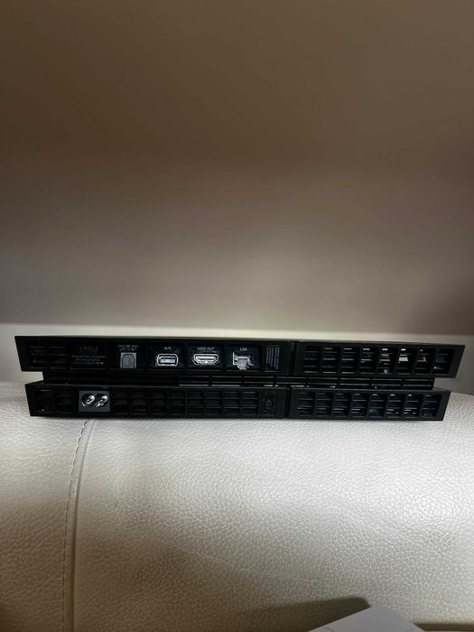 PlayStation 4 500GB Modelo FAT + 1 Comando Original – Tudo a funcionar