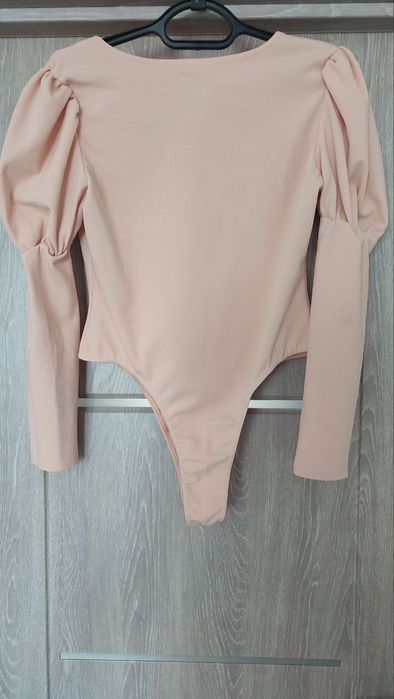 Ніжний персиковий боді pretty little thing розмір М