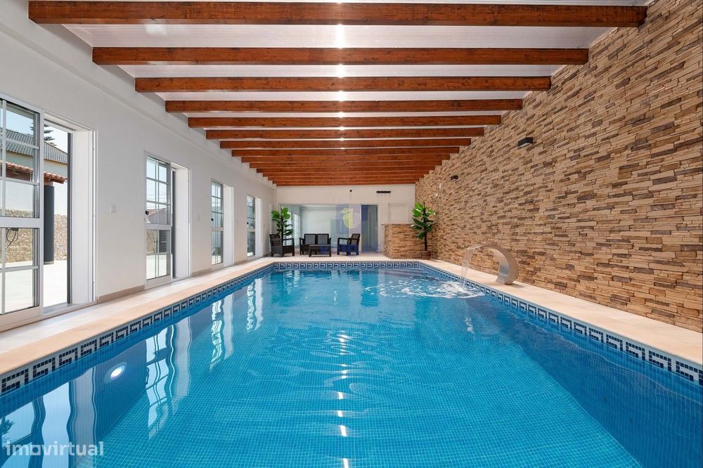 Fantástica Moradia T4, Nova, com Piscina interior aquecida, térrea, co