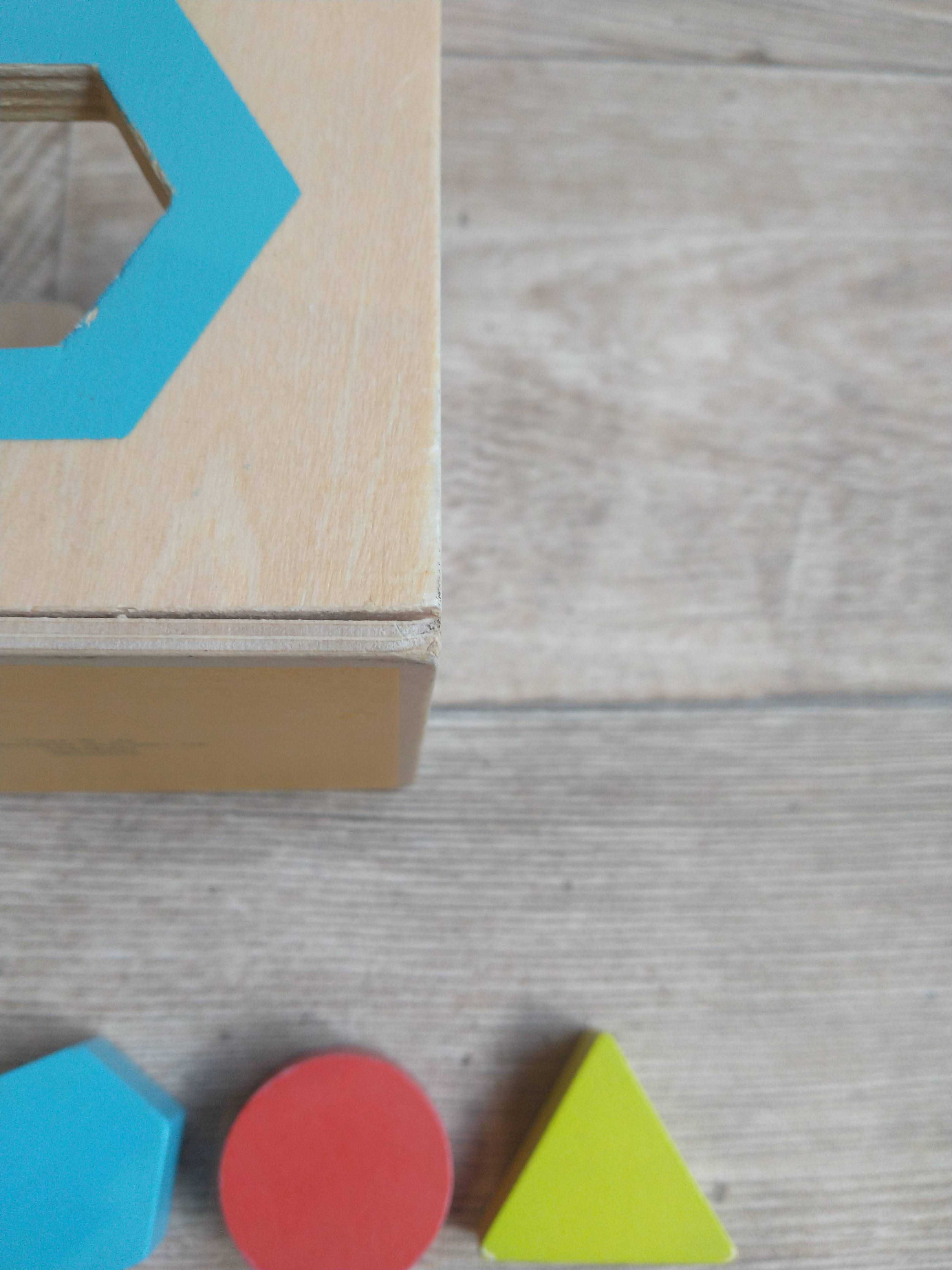 Zabawka edukacyjna drewno kształty otwory eko kolory maluch Toys R Us