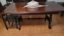 Mesa com 8 cadeiras
